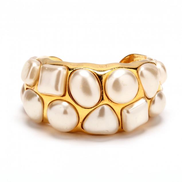 vintage-pearl-studded-cuff-bracelet-chanel