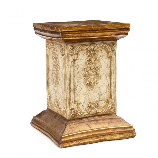 statuarius-classical-style-pedestal