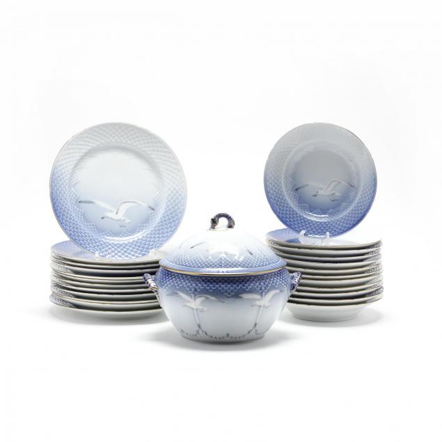 a-partial-set-of-bing-grondahl-seagull-china