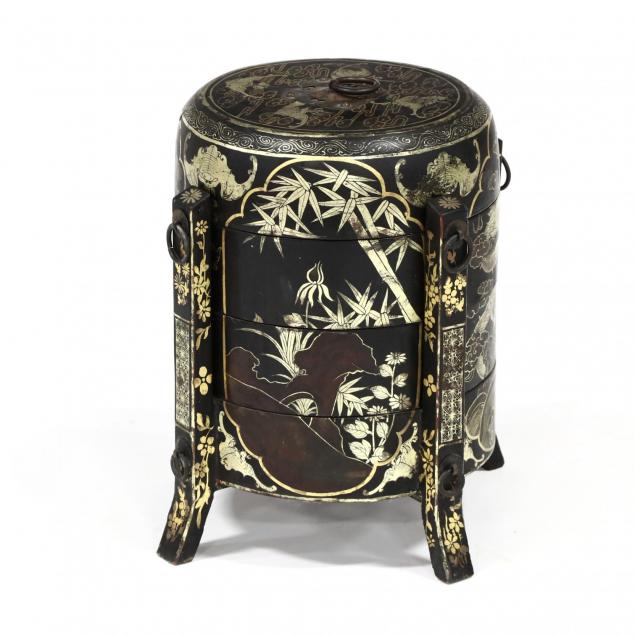 vintage-chinese-lacquered-and-gilt-basket