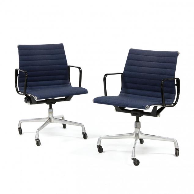 charles-ray-eames-pair-of-i-aluminum-group-i-office-chairs