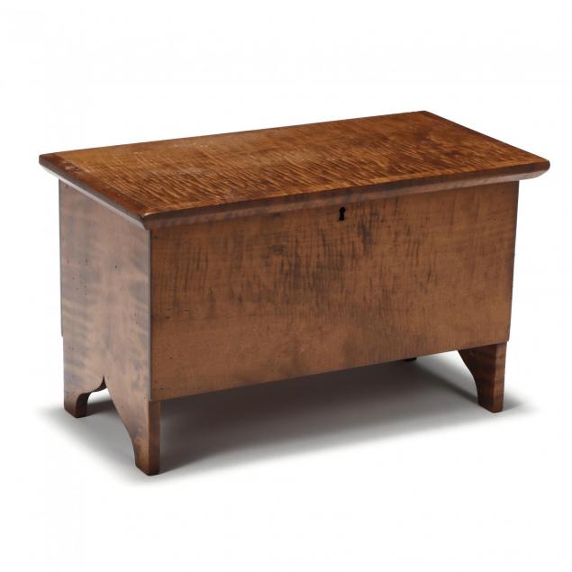 david-t-smith-oh-child-s-tiger-maple-blanket-chest