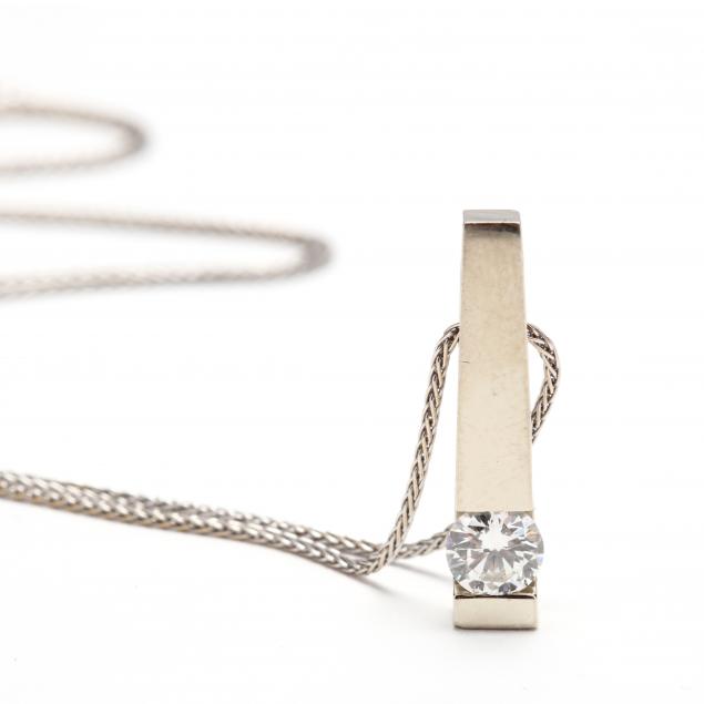 14kt-and-18kt-white-gold-and-diamond-pendant-necklace