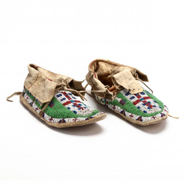 pair-of-antique-sioux-beaded-moccasins
