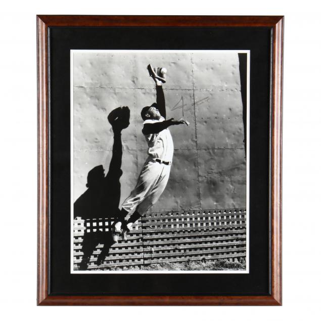 willie-mays-catching-a-fly-ball-signed-photo