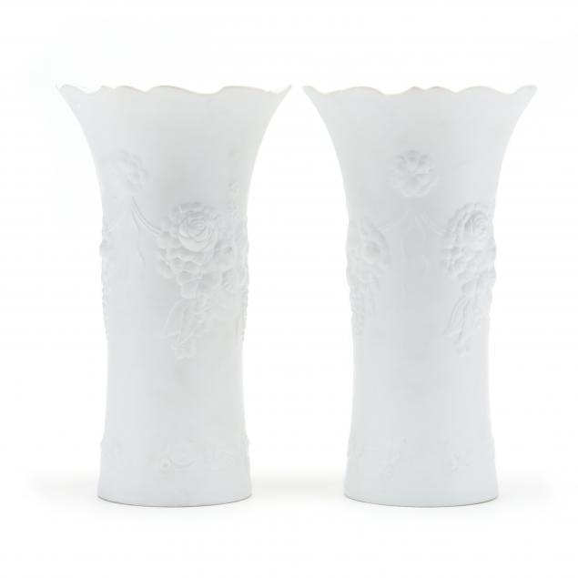 a-pair-of-vintage-kaiser-porcelain-vases