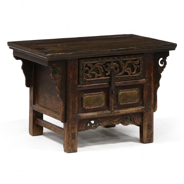 antique-chinese-diminutive-side-table