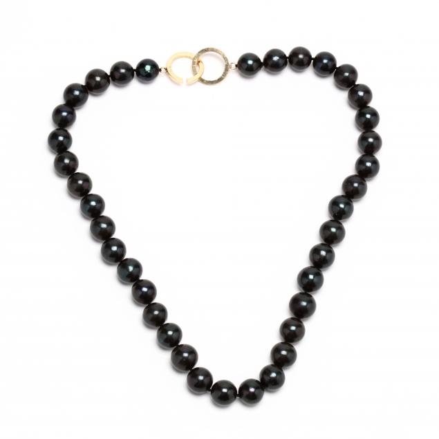 black-pearl-necklace