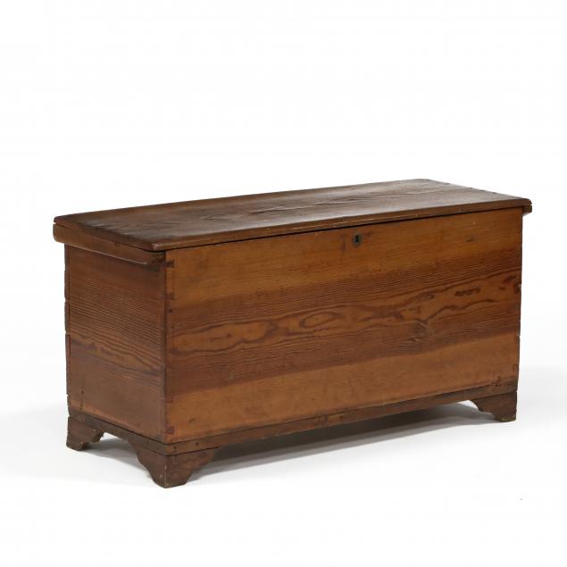 southern-yellow-pine-diminutive-blanket-chest