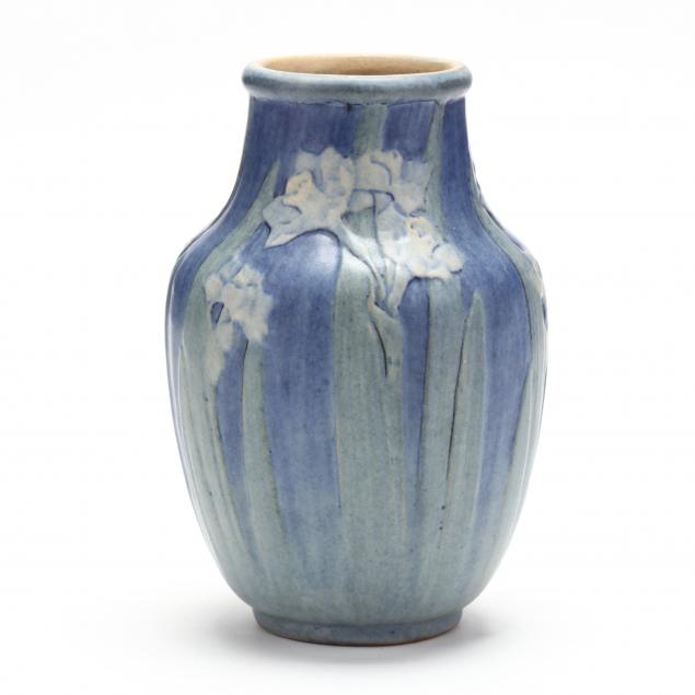 newcomb-college-art-pottery-bud-vase