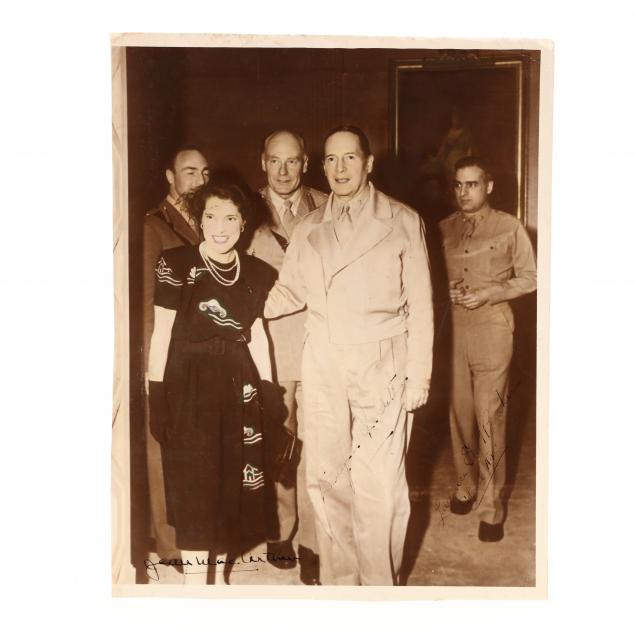 general-douglas-macarthur-signed-photograph