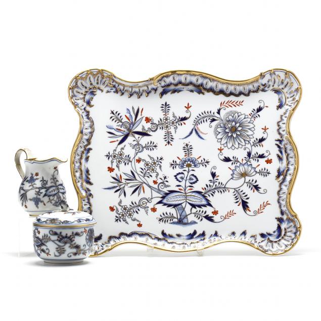 meissen-blue-onion-rich-porcelain-group