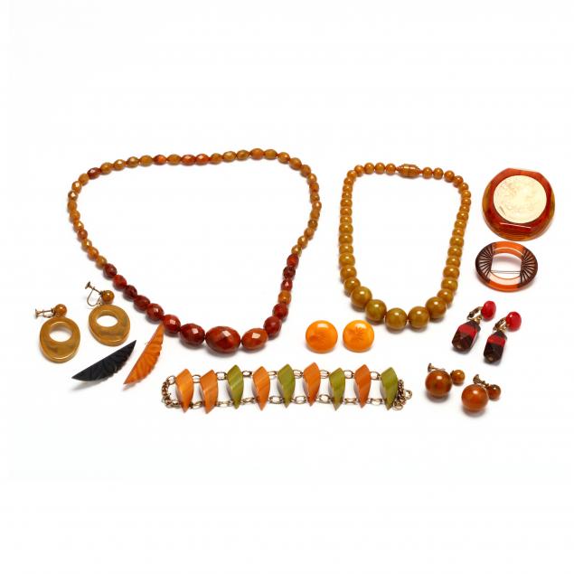 group-of-bakelite-jewelry-items