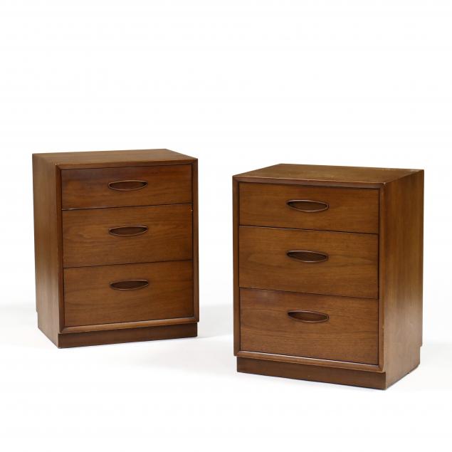 henredon-pair-of-mid-century-bedside-chests
