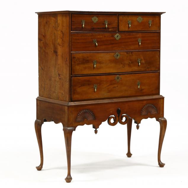 new-england-queen-anne-chest-on-frame