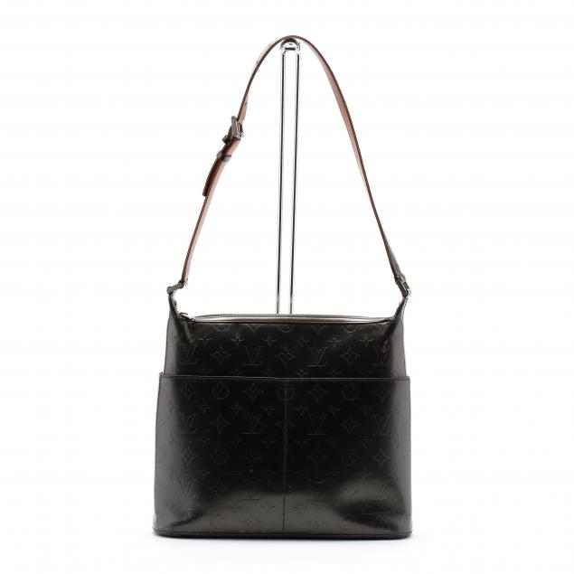 vernis-shoulder-bag-louis-vuitton