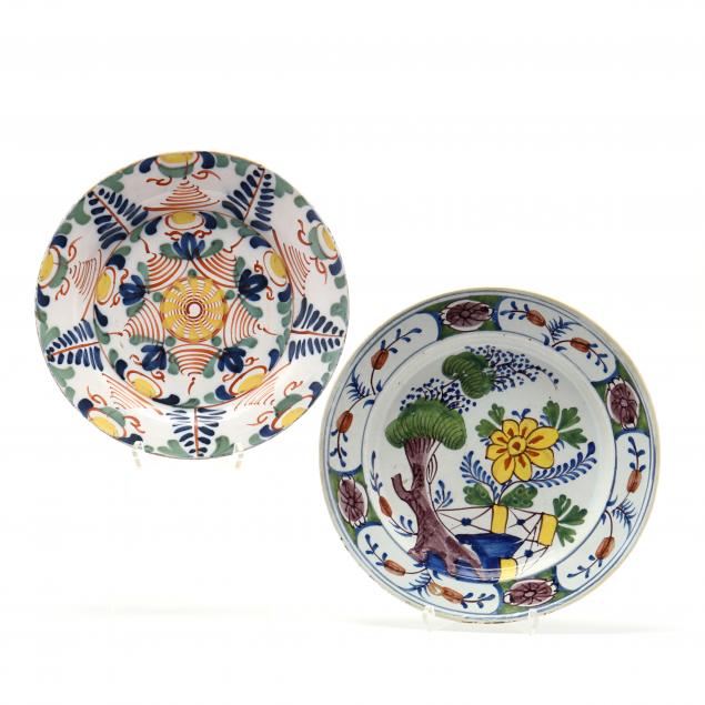two-english-delft-polychrome-chargers