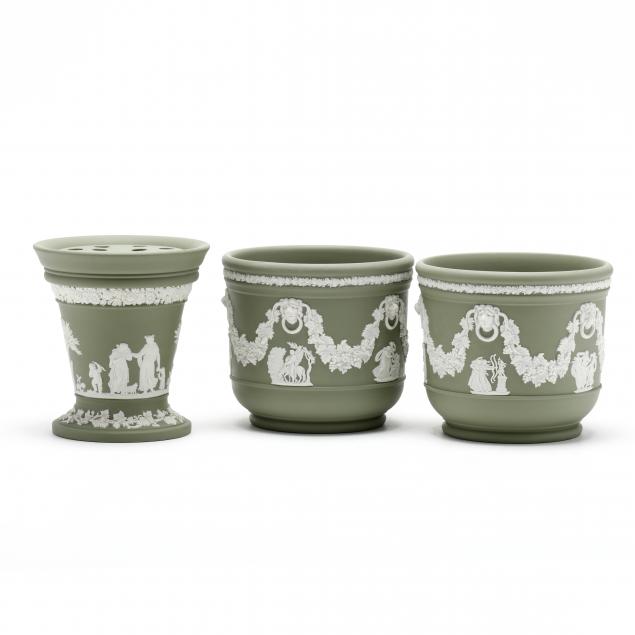 wedgwood-pair-of-green-cache-pot-and-flower-urn