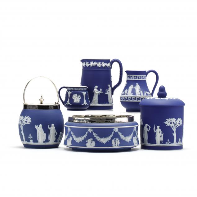 wedgwood-six-deep-blue-serving-items