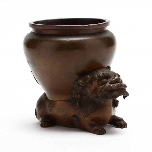 a-chinese-bronze-foo-dog-vessel