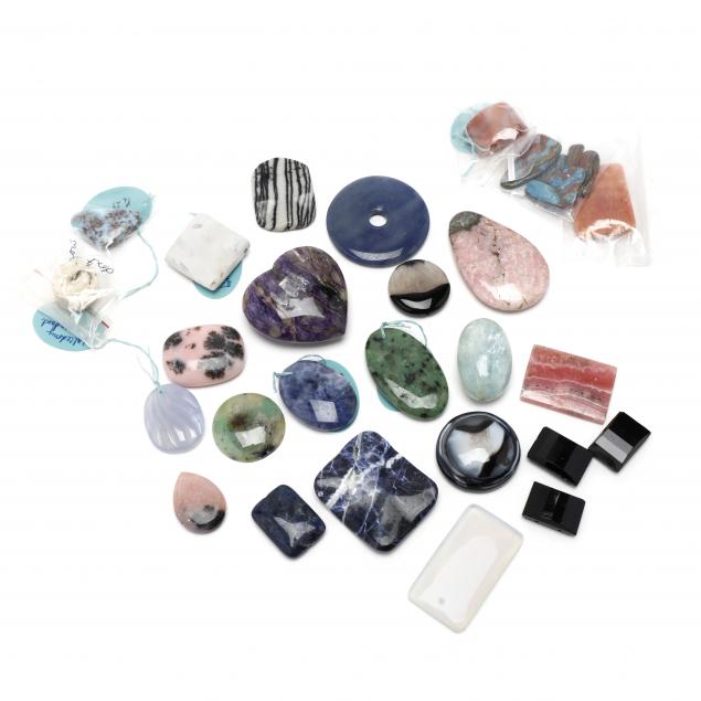 group-of-gemstone-pendants-loose-stones