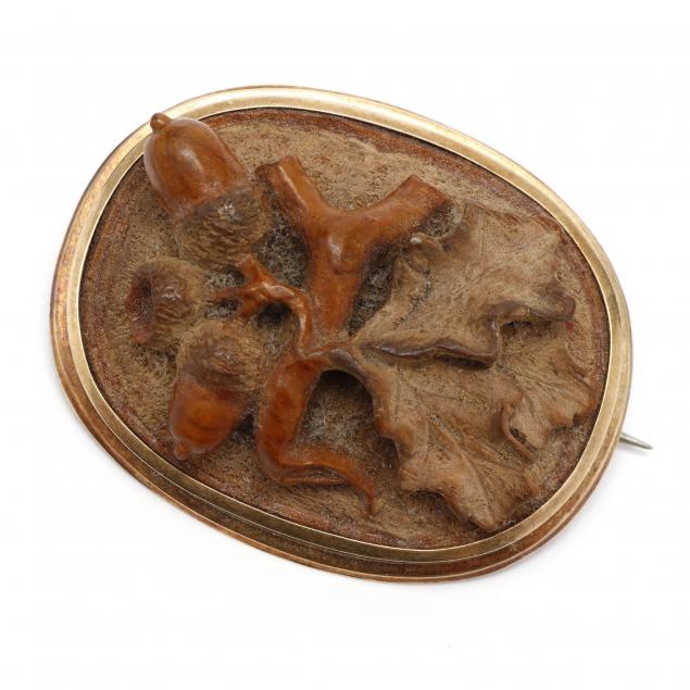 antique-gold-and-carved-wooden-brooch