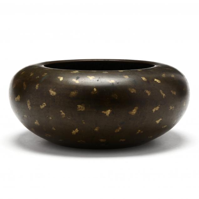 a-large-chinese-gold-splashed-bowl