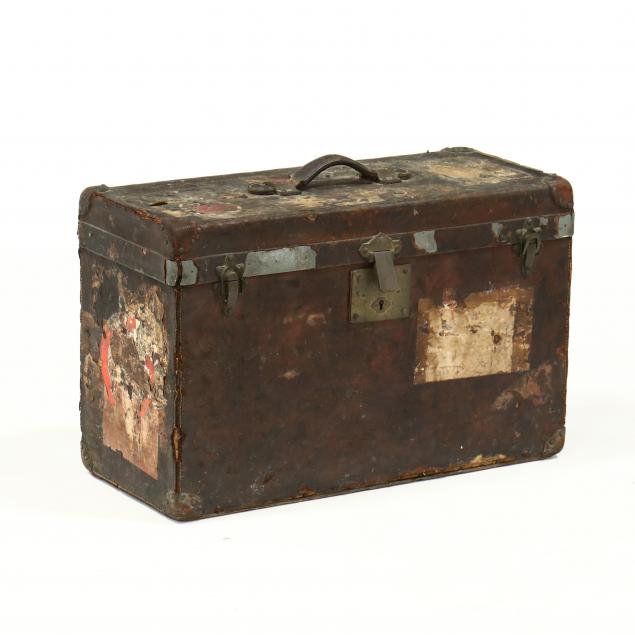 antique-louis-vuitton-diminutive-trunk