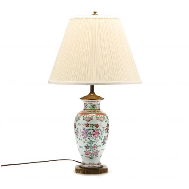 a-chinese-export-porcelain-table-lamp