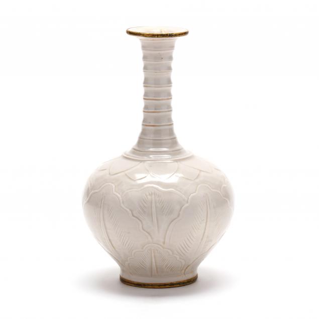a-chinese-dingyao-vase