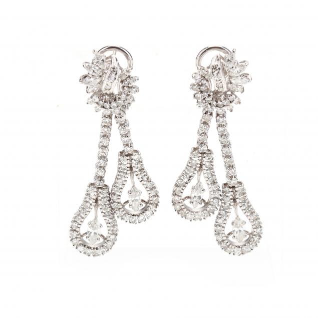 18kt-white-gold-and-diamond-chandelier-earrings