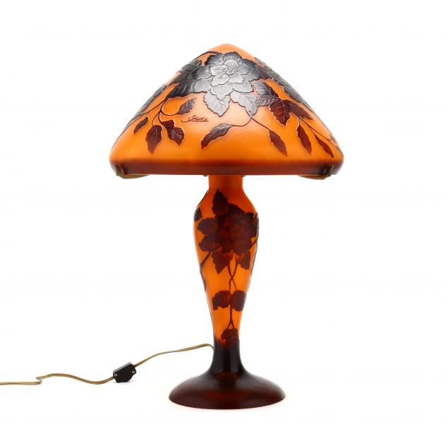 contemporary-cameo-glass-table-lamp