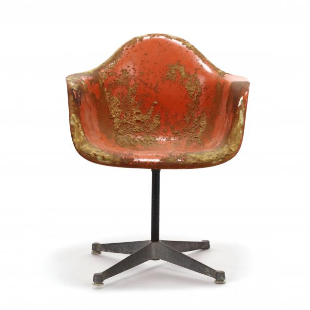 charles-ray-eames-dax-fiberglass-chair