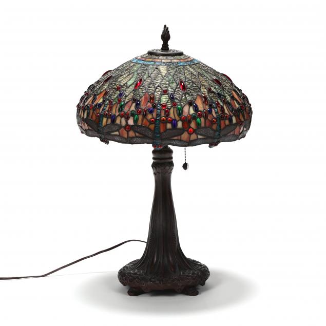 contemporary-dragonfly-pattern-stained-glass-table-lamp