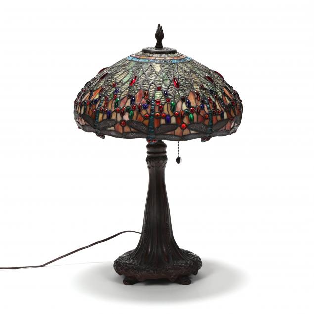contemporary-dragonfly-pattern-stained-glass-table-lamp