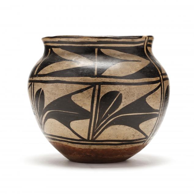 early-santo-domingo-pottery-olla