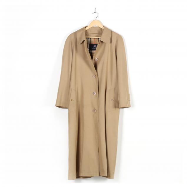 ladies-burberry-raincoat