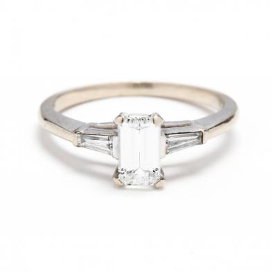 14kt-white-gold-and-emerald-cut-diamond-ring