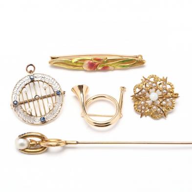a-collection-of-vintage-jewelry-items