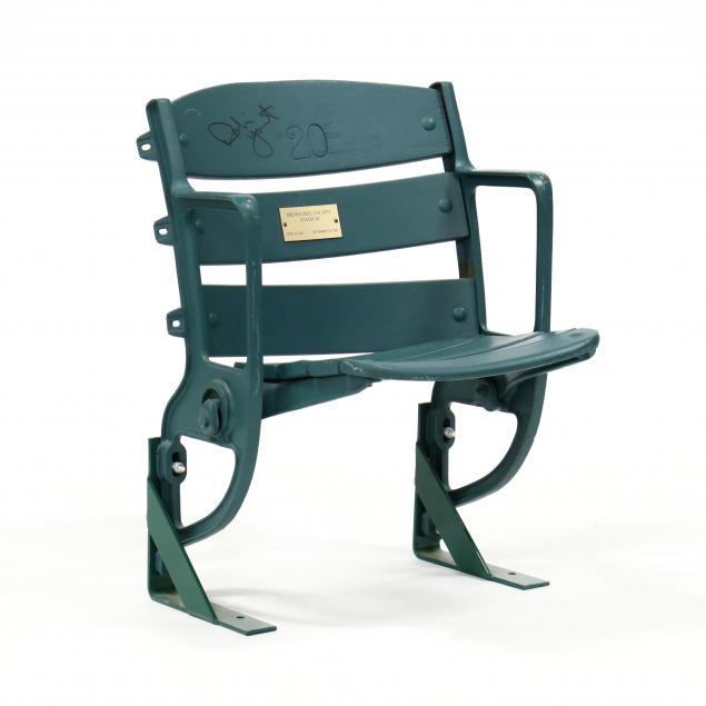 hall-of-famer-robin-yount-signed-milwaukee-county-stadium-chair