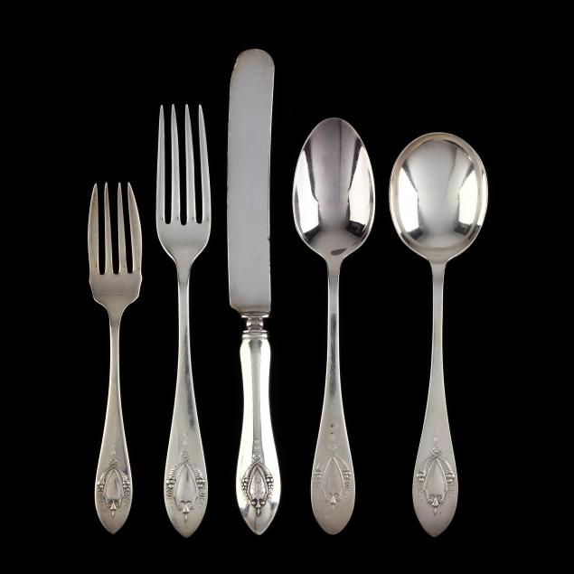 lunt-mount-vernon-sterling-silver-flatware-service