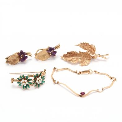 group-of-gold-and-gemstone-jewelry-items