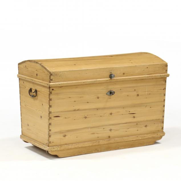 antique-continental-pine-dome-top-trunk