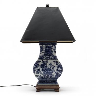 chinese-export-style-porcelain-table-lamp