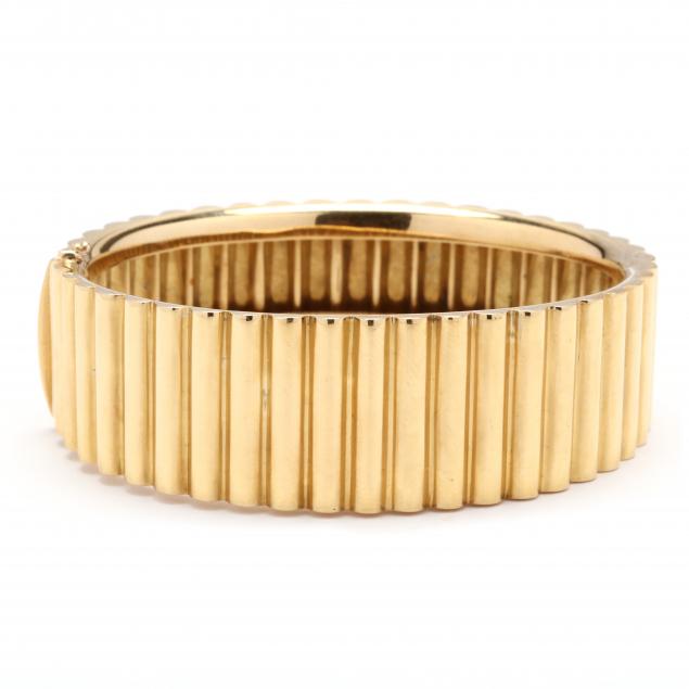18kt-gold-ribbed-bangle-bracelet