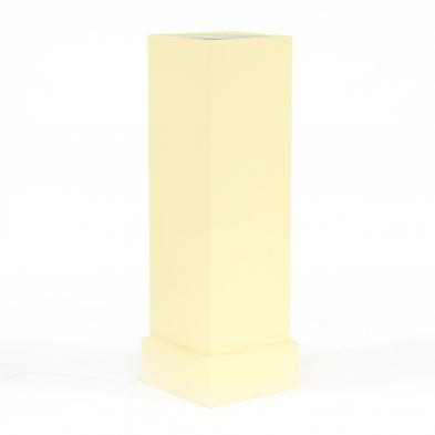 custom-lighted-pedestal
