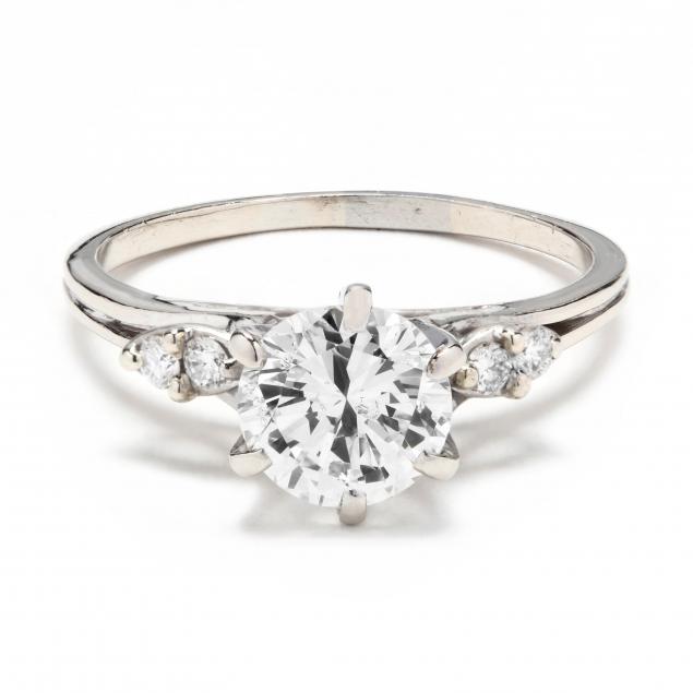 18kt-white-gold-and-diamond-ring