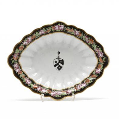 chinese-armorial-porcelain-center-dish