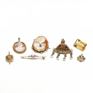 group-of-vintage-jewelry-items