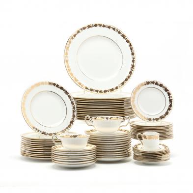 117-pieces-of-wedgwood-gilt-grapevine-dinnerware